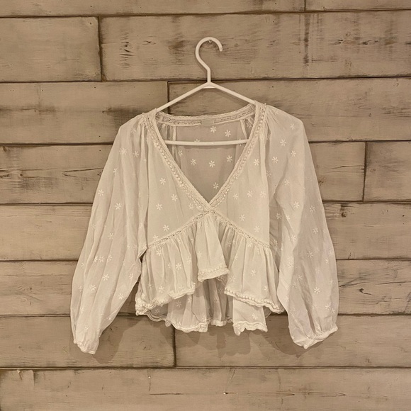 ๐ฉSOLD- Artizia - Sunday Best - white embroidered boho Blouse. - Picture 2 of 11